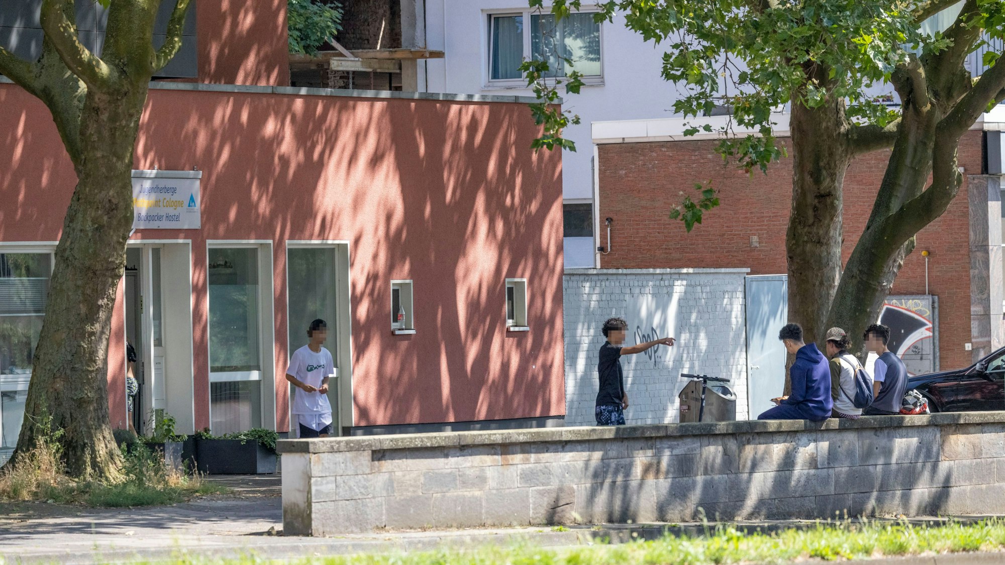 Bei einer kleinen Gruppe wurden in der Unterkunft für unbegleitete minderjährige Flüchtlinge Goldketten und ein Messer gefunden.