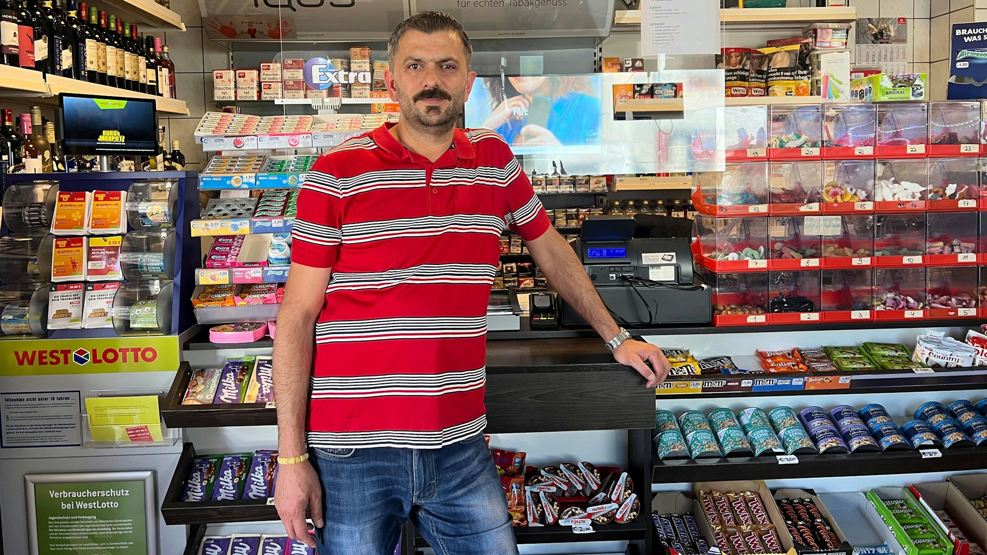 Hasan Erdem in seinem Kiosk.