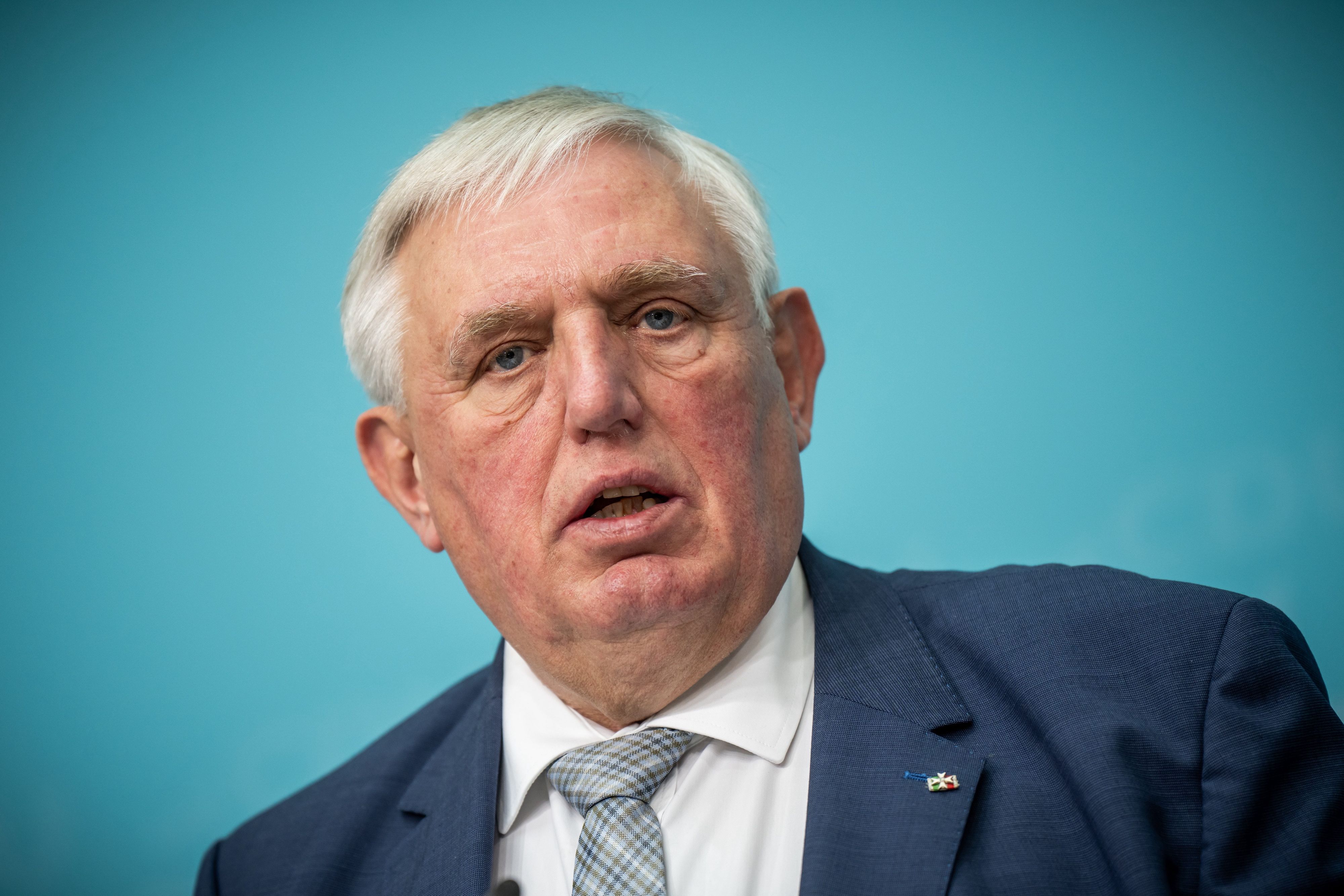 Gesundheitsminister Karl-Josef Laumann spricht bei der Pressekonferenz.