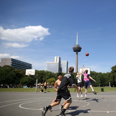 Viel Betrieb herrscht im Sommer auf dem Basketball-Court am Colonius.