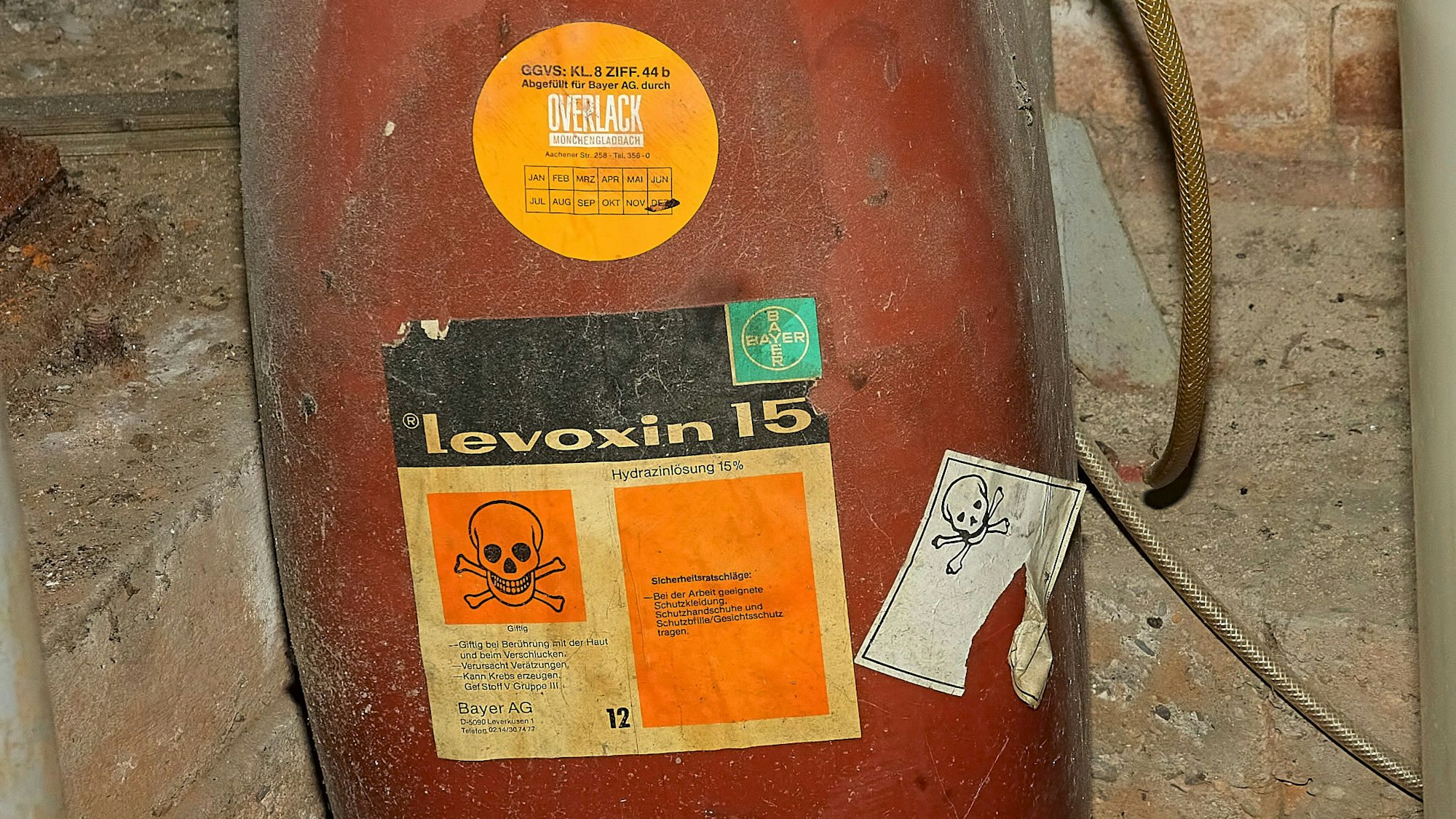Auf einem Bild von 2013 ist ein Chemikalienkanister mit der Aufschrift „Levoxin 15“ zu sehen.
