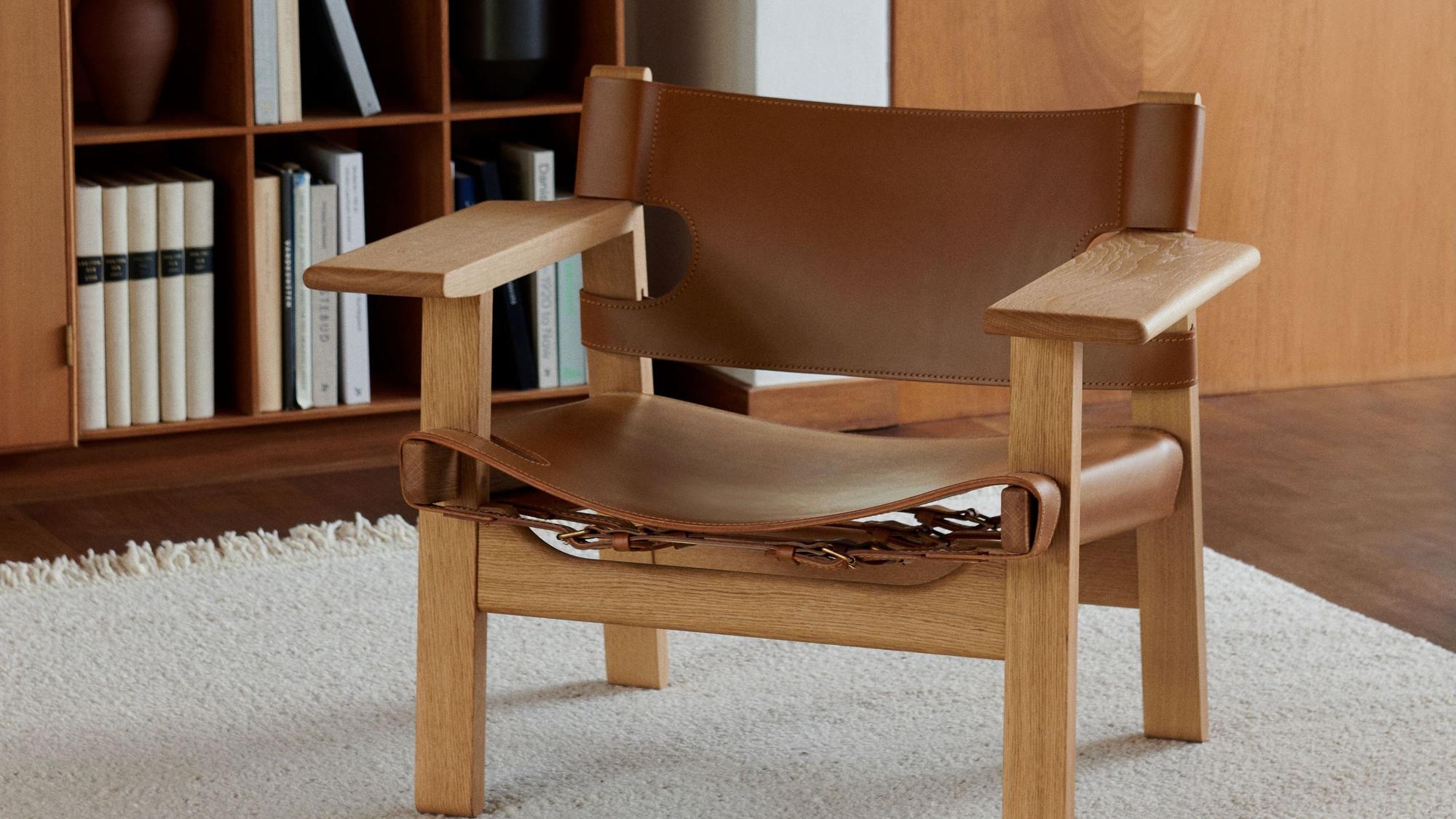4499 Euro sollte laut Hersteller Fredericia „The Spanish Chair“ von Børge Mogensen kosten, der Preis stammt aus 2024.
