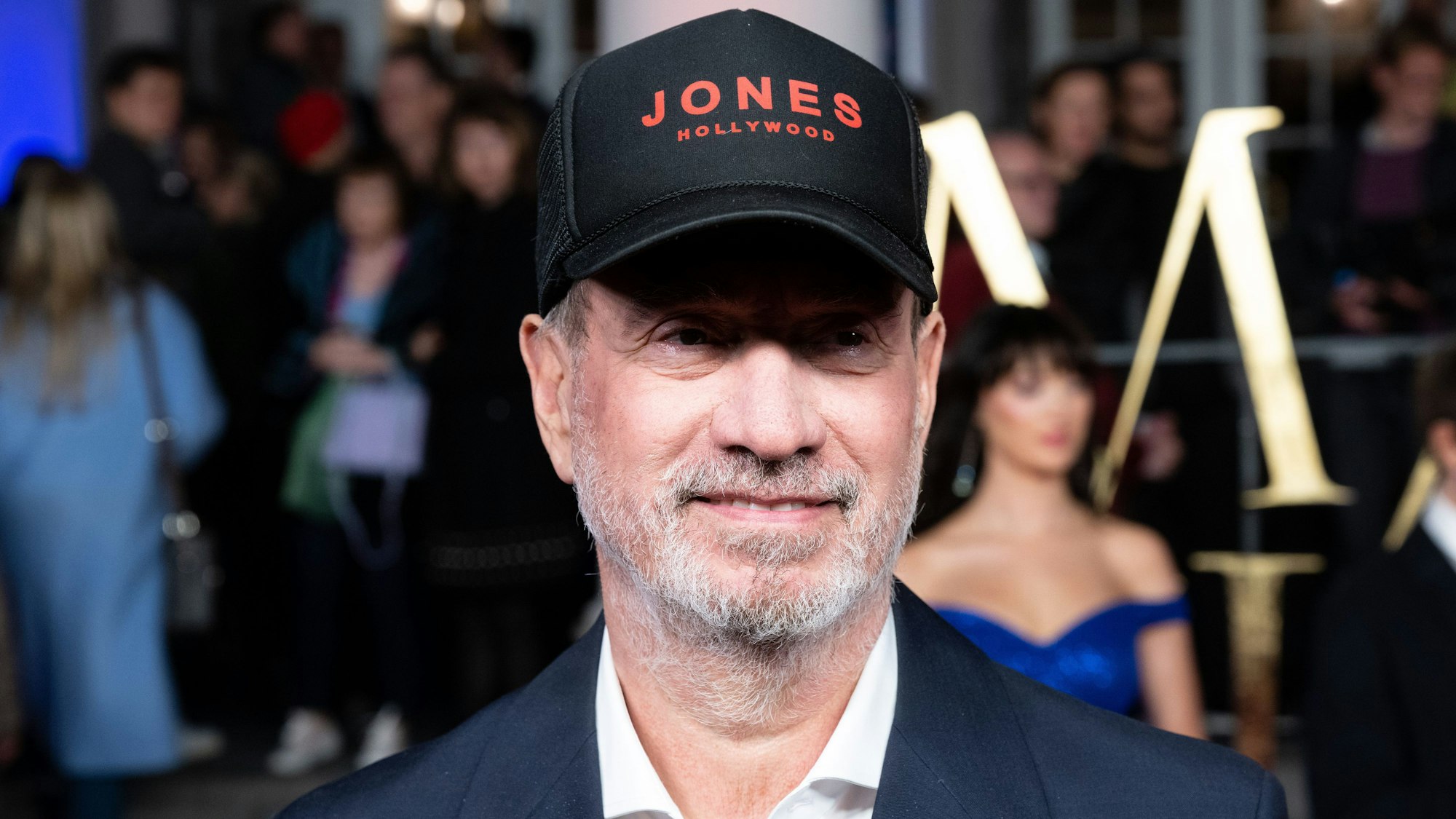 ARCHIV - 07.11.2022, Bayern, München: Roland Emmerich, Hollywood-Regisseur, bei der Deutschland-Premiere des Films «The Magic Flute - Das Vermächtnis der Zauberflöte» in München. (zu dpa: «Anthony Hopkins als römischer Kaiser - «Those About To Die»») Foto: Sven Hoppe/dpa +++ dpa-Bildfunk +++