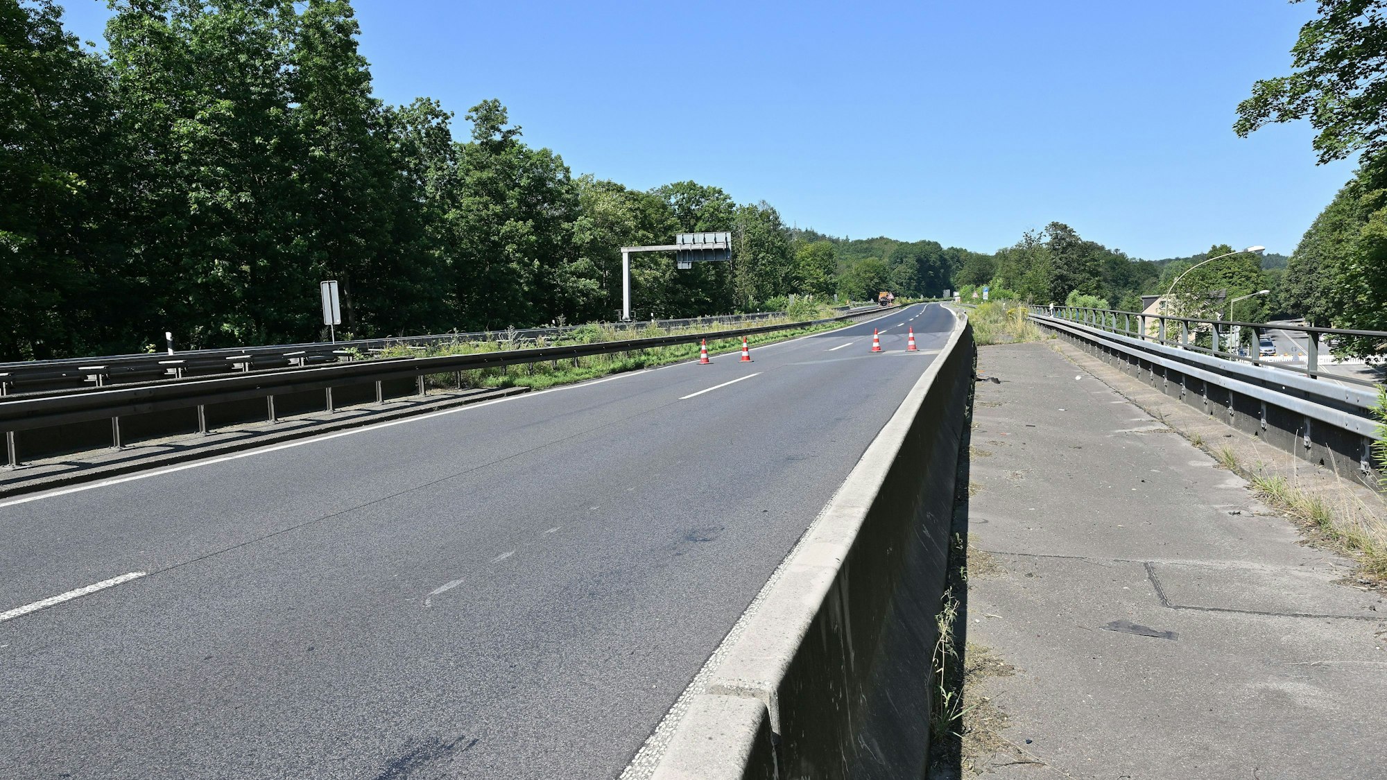 Das Foto zeigt die gesperrte Autobahn 4