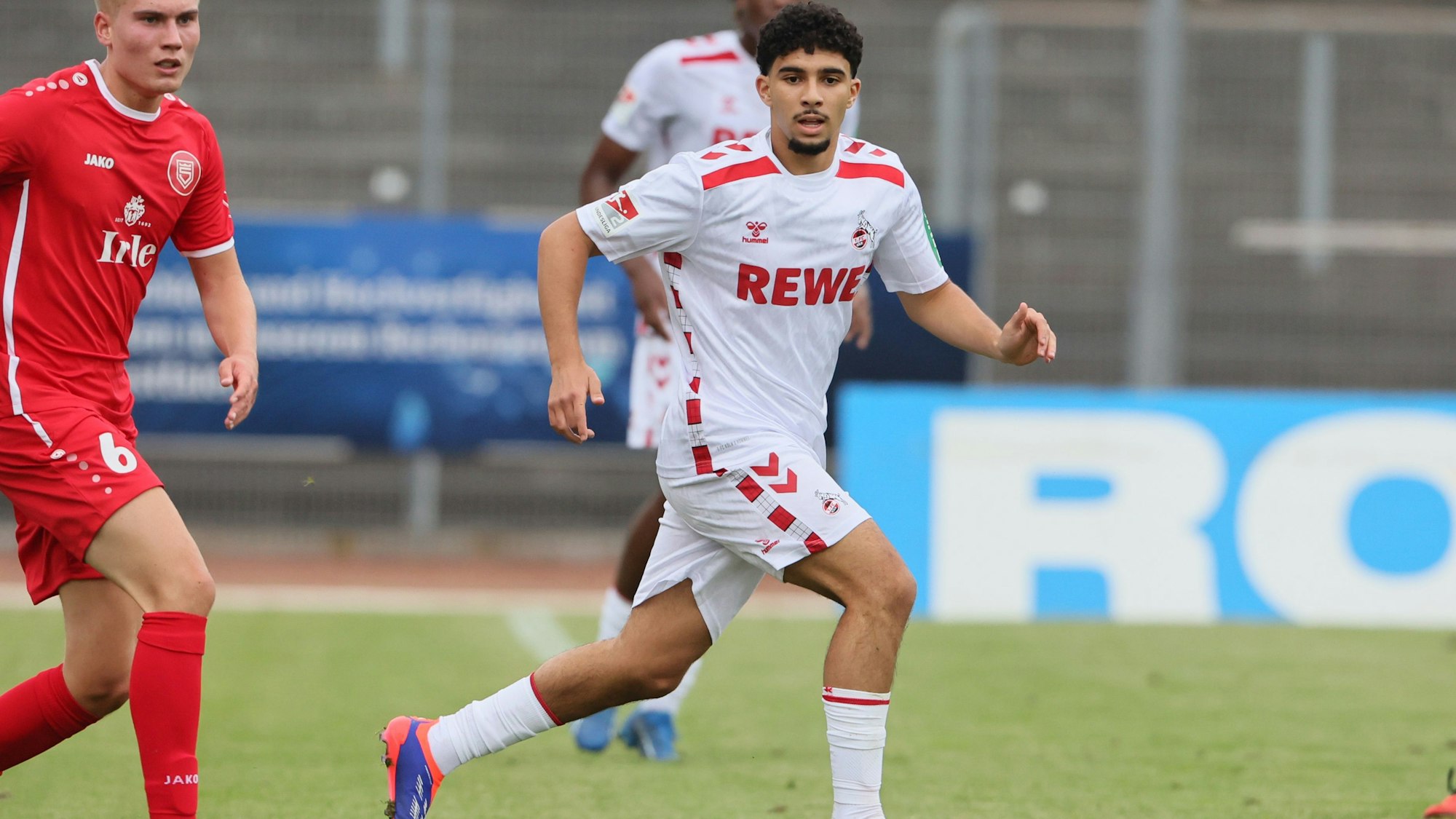 Testspiel im Leimbachstadion in Siegen, Sportfreunde Siegen (Oberliga Wetsfalen) vs. 1. FC Köln, Mitte: Fayssal Harchaoui (1. FC Köln), 05.07.2024, Bild: Herbert Bucco