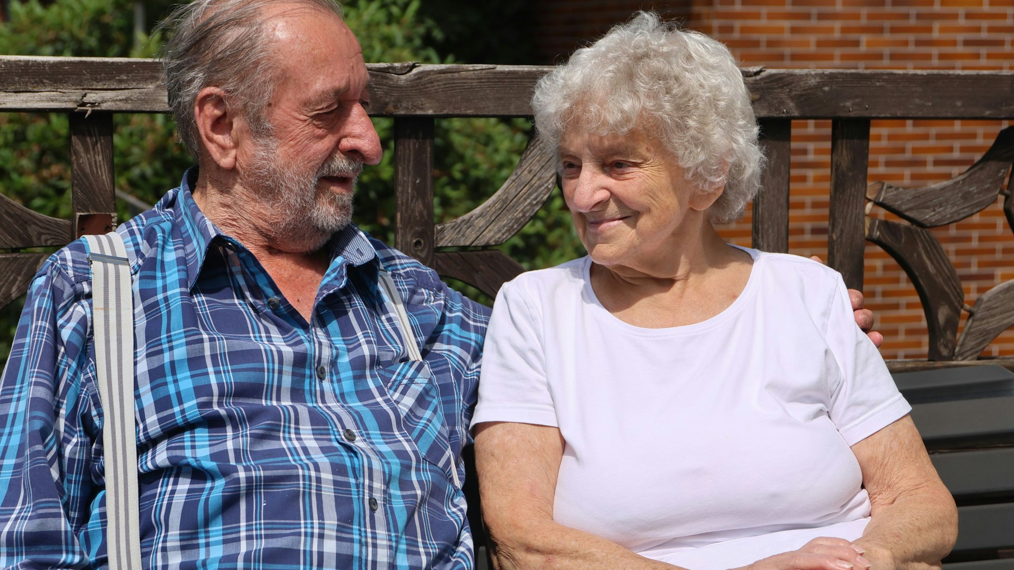 Sie blicken auf sechs gemeinsame und sehr bewegte Jahrzehnte zurück: Irmgard und Andreas Fischer feiern ihre Diamanthochzeit. Heute lebt das Paar in der Gemeinde Morsbach.