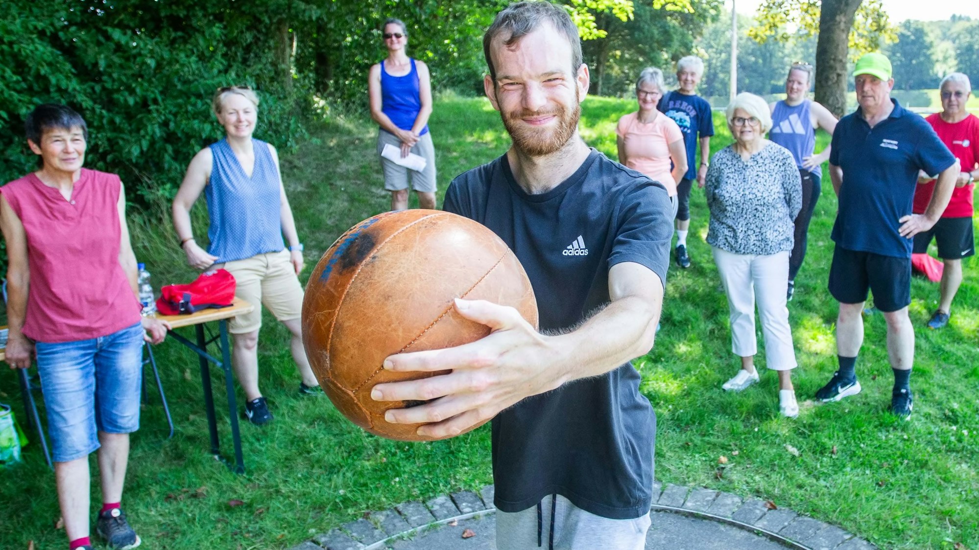 Trotz der Hitze absolvierten einige Sportbegeisterte am Samstag in Wipperfürth etliche Disziplinen, um das Deutsche Sportabzeichen zu erwerben.