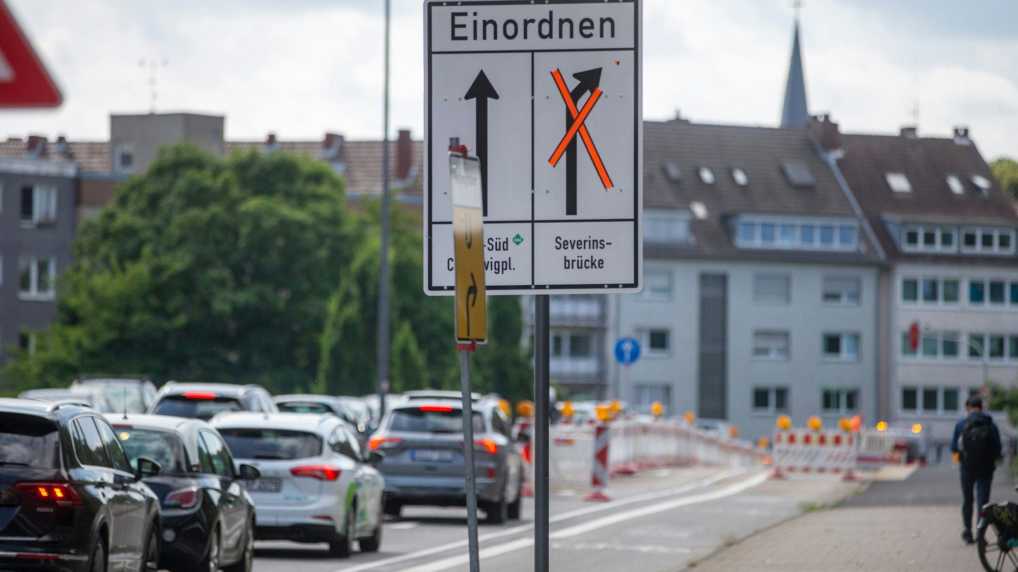 Die Abfahrt auf der Tel-Aviv-Straße Richtung Severinsbrücke ist gesperrt.