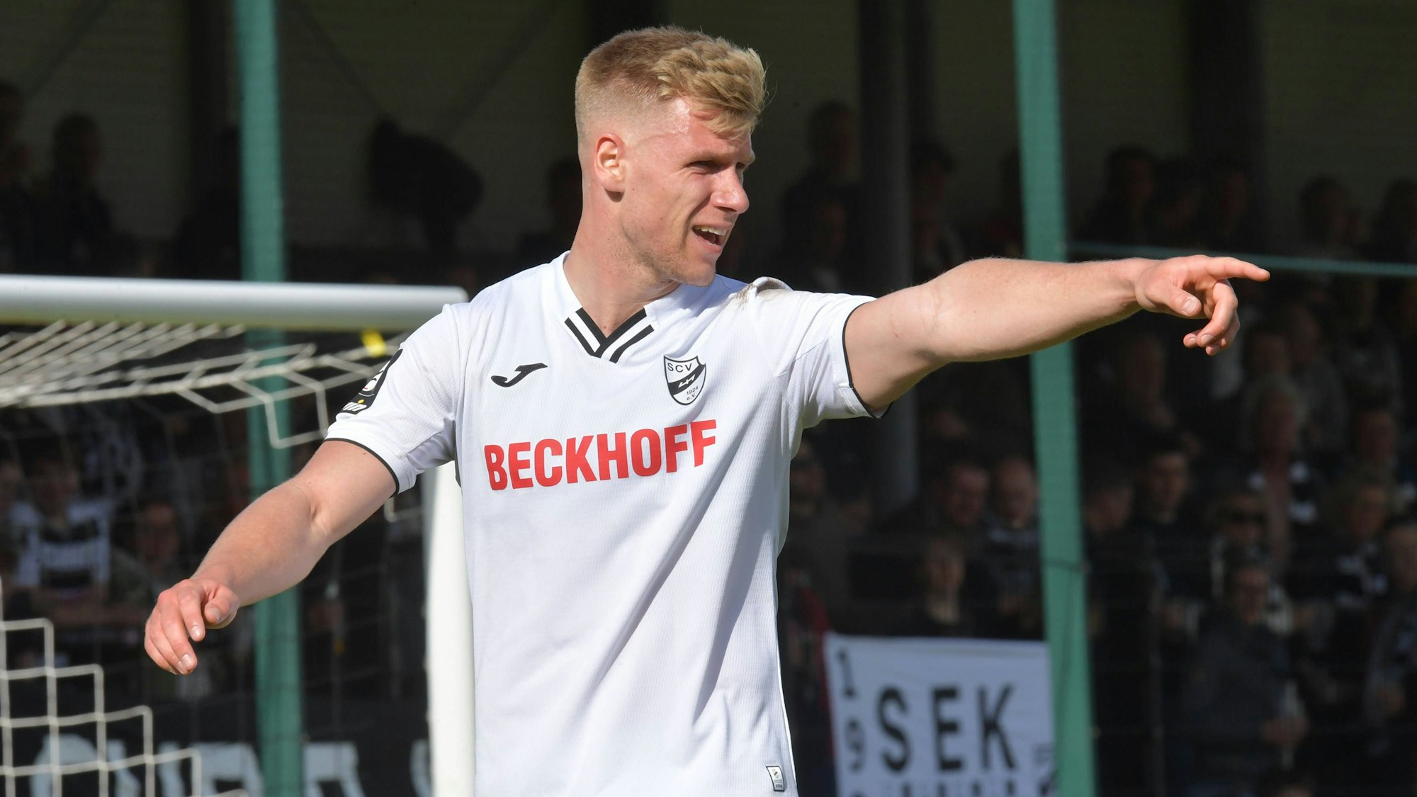 27.04.2024, GER, Fussball, 3.Liga, Saison 2023/2024, 35. Spieltag, Sportclub Arena, Verl SC Verl - SV Waldhof Mannheim 1 : 1 Barne Pernot SC Verl, Aktion, Einzelbild, Quer, Mimik, Gestik *** 27 04 2024, GER, Soccer, 3 Liga, Season 2023 2024, 35 Matchday, Sportclub Arena, Verl SC Verl SV Waldhof Mannheim 1 1 Barne Pernot SC Verl , Action, Single image, Landscape, Facial expression, Gesture