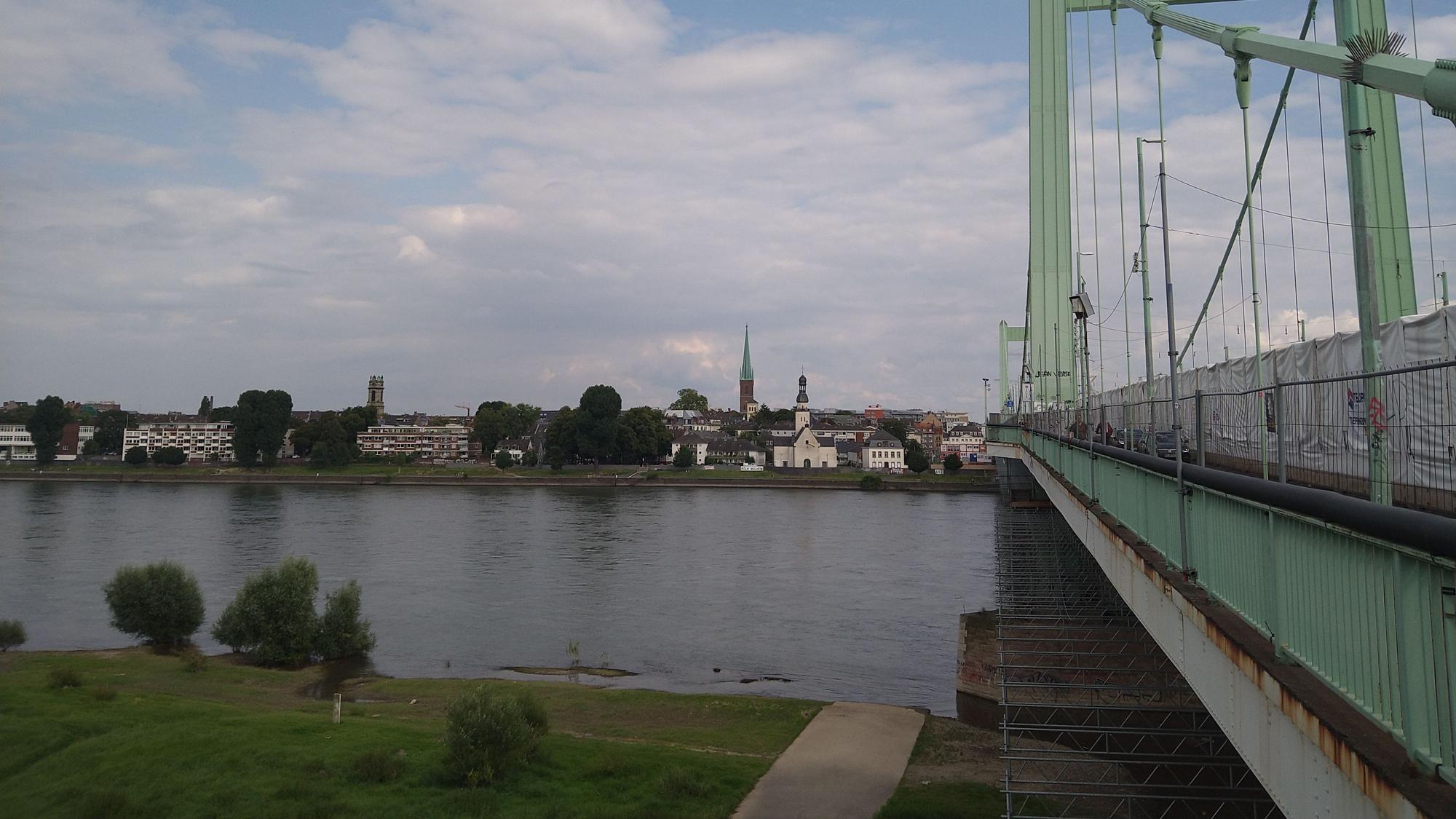 In Mülheim am rechten Rheinufer endet die Etappe.