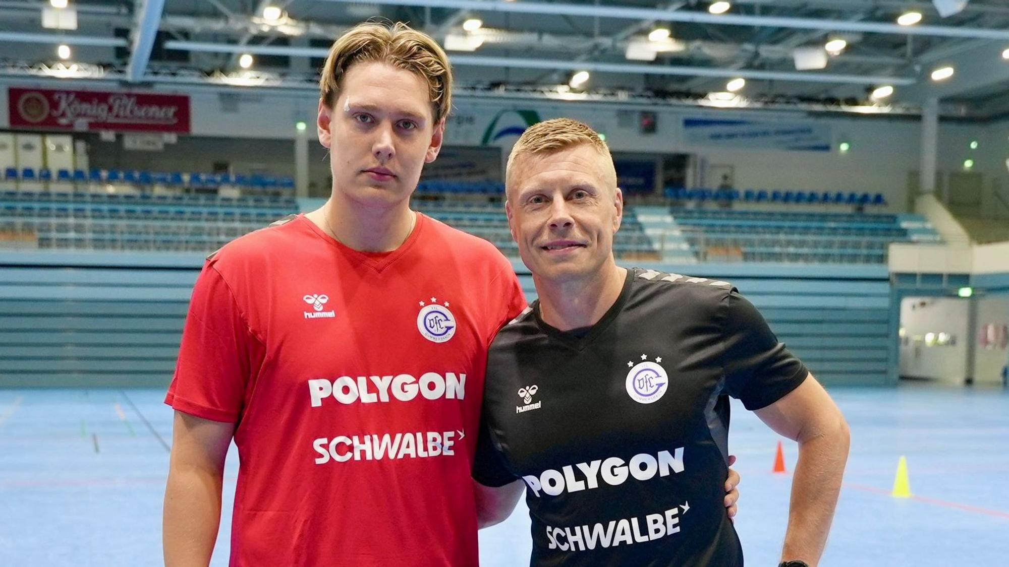 Von UMF Stjaman ist Torhüter Adam Thorstensen (l.) ausgeliehen.