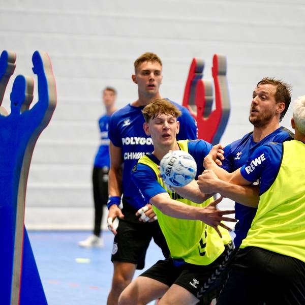 Beim ersten Training wurde auch mit dem Handball gearbeitet.