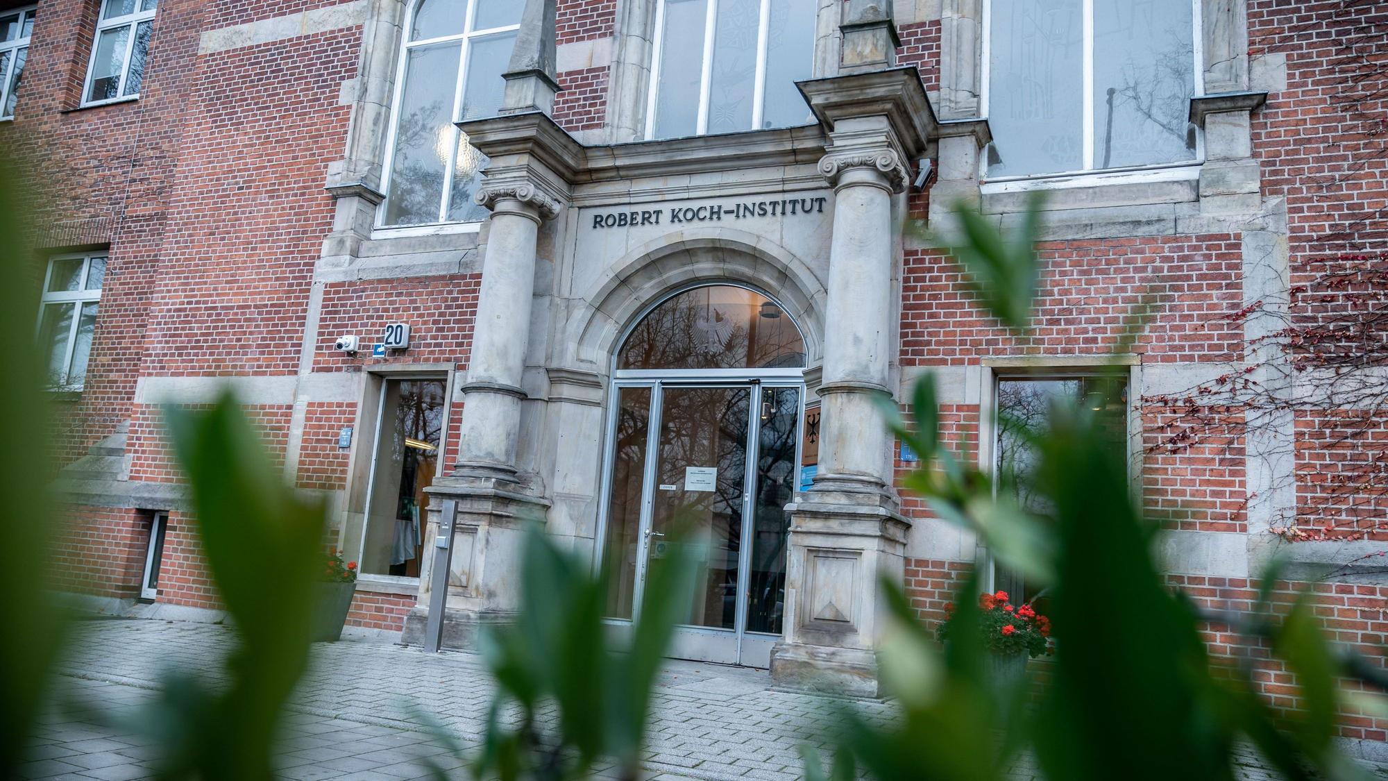 Der Eingang zum Robert Koch-Instituts (RKI).