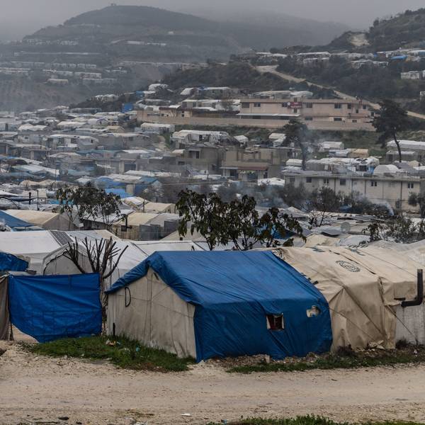 Syrien, Idlib: Das Flüchtlingslager im Norden Syriens nahe der syrisch-türkischen Grenze. Geflüchtete Menschen leben im Land Syrien in Zelten statt in ihrem Zuhause.