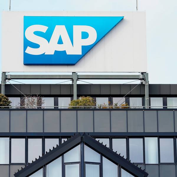 Ein Schild mit der Aufschrift "SAP" steht auf einem Gebäude der Unternehmenszentrale.