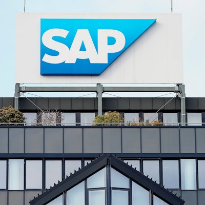 Ein Schild mit der Aufschrift "SAP" steht auf einem Gebäude der Unternehmenszentrale.