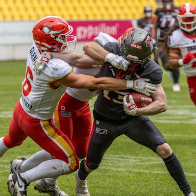 European League of Football, Cologne Centurions vs. Madrid Bravos, Aachen, 15.6.2024 Jannik Lörcks Cologne Centurions 13 & Luke Glenna Madrid Bravos 6, Cologne Centurions vs. Madrid Bravos am 15.6.2024, Tivoli, Aachen *** European League of Football, Cologne Centurions vs Madrid Bravos, Aachen, 15 6 2024 Jannik Lörcks Cologne Centurions 13 Luke Glenna Madrid Bravos 6 , Cologne Centurions vs Madrid Bravos on 15 6 2024, Tivoli, Aachen Copyright: xBEAUTIFULxSPORTS/MarcxJungex