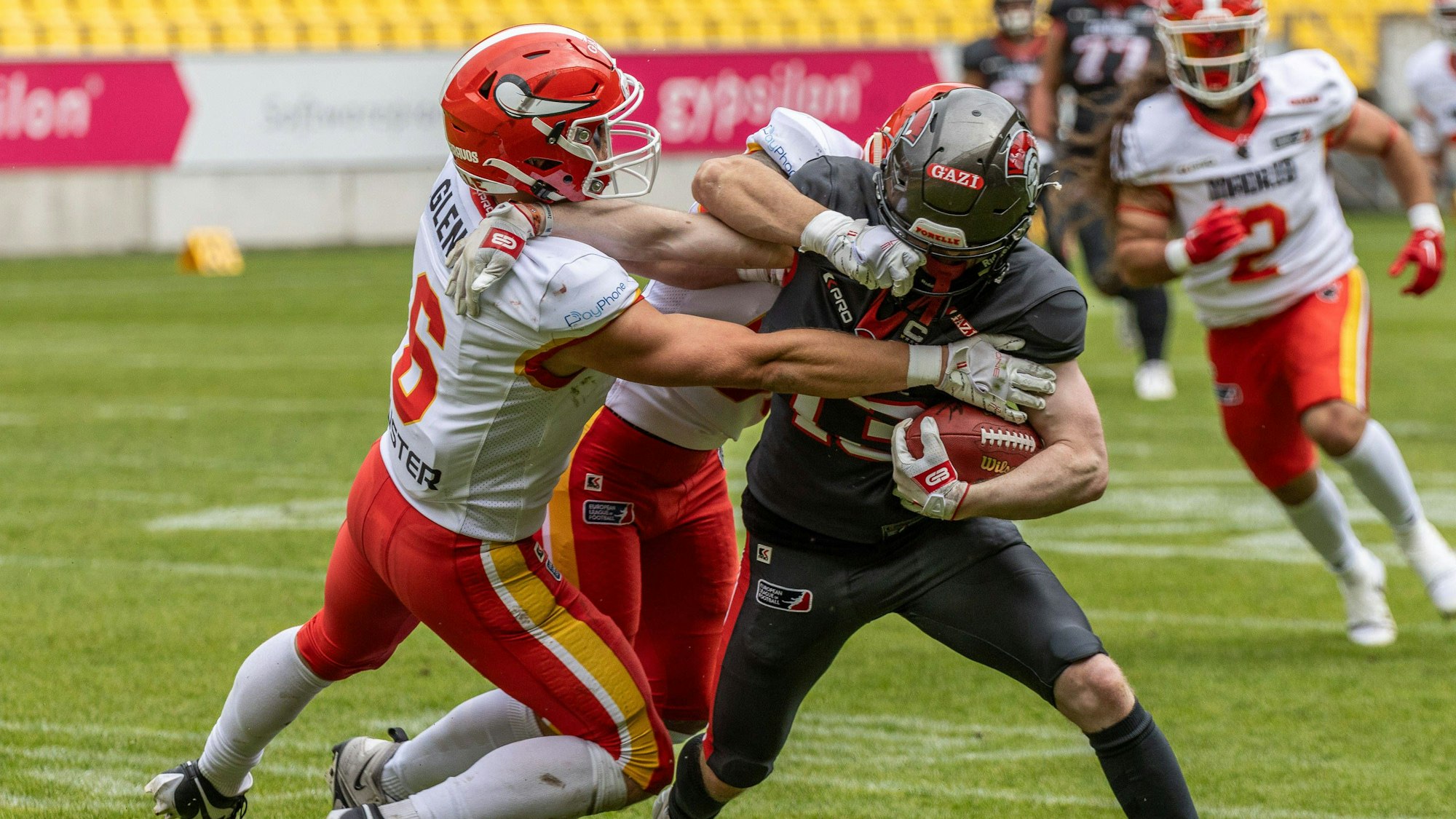 European League of Football, Cologne Centurions vs. Madrid Bravos, Aachen, 15.6.2024 Jannik Lörcks Cologne Centurions 13 & Luke Glenna Madrid Bravos 6, Cologne Centurions vs. Madrid Bravos am 15.6.2024, Tivoli, Aachen *** European League of Football, Cologne Centurions vs Madrid Bravos, Aachen, 15 6 2024 Jannik Lörcks Cologne Centurions 13 Luke Glenna Madrid Bravos 6 , Cologne Centurions vs Madrid Bravos on 15 6 2024, Tivoli, Aachen Copyright: xBEAUTIFULxSPORTS/MarcxJungex
