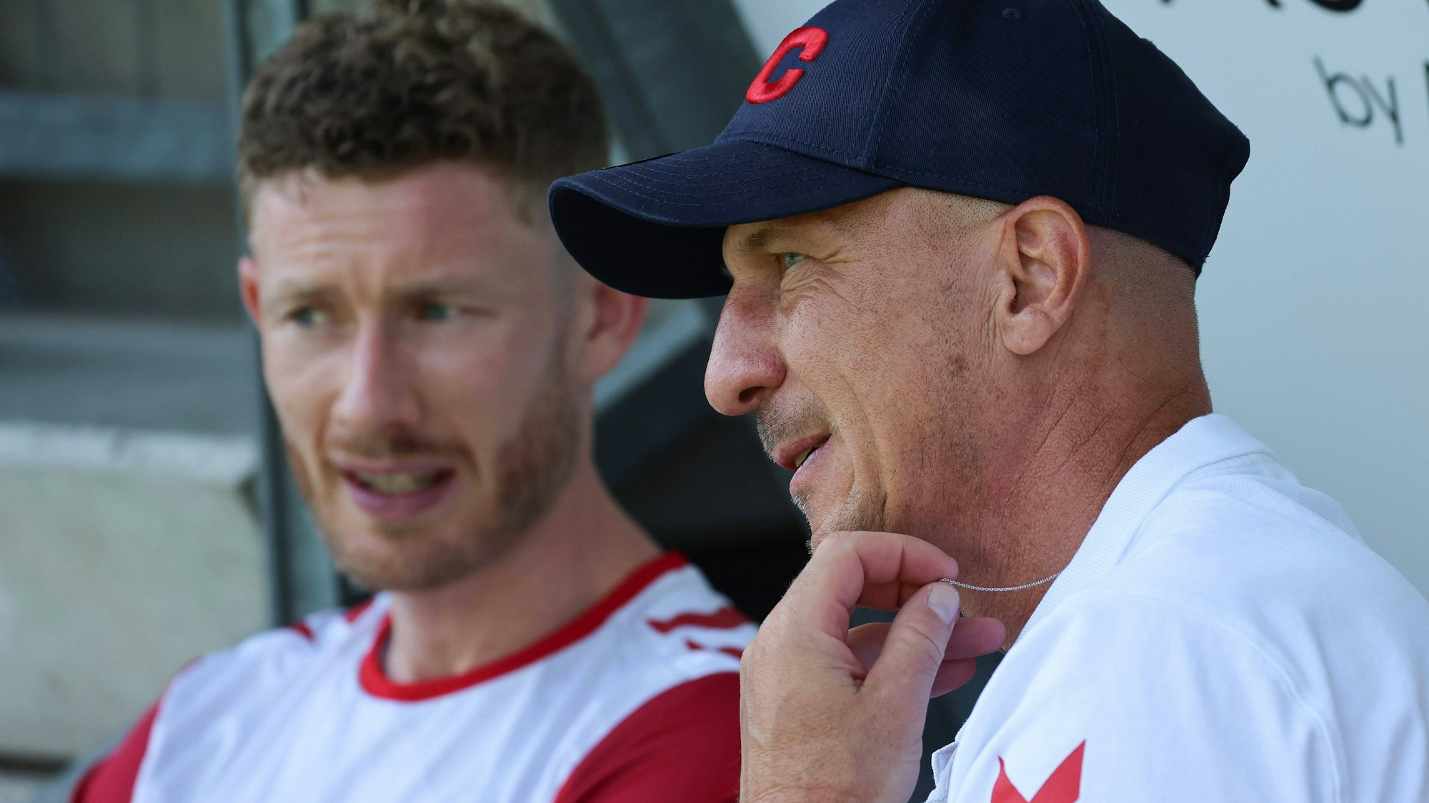 Guter Austausch: Florian Kainz und FC-Trainer Gerhard Struber (r.).