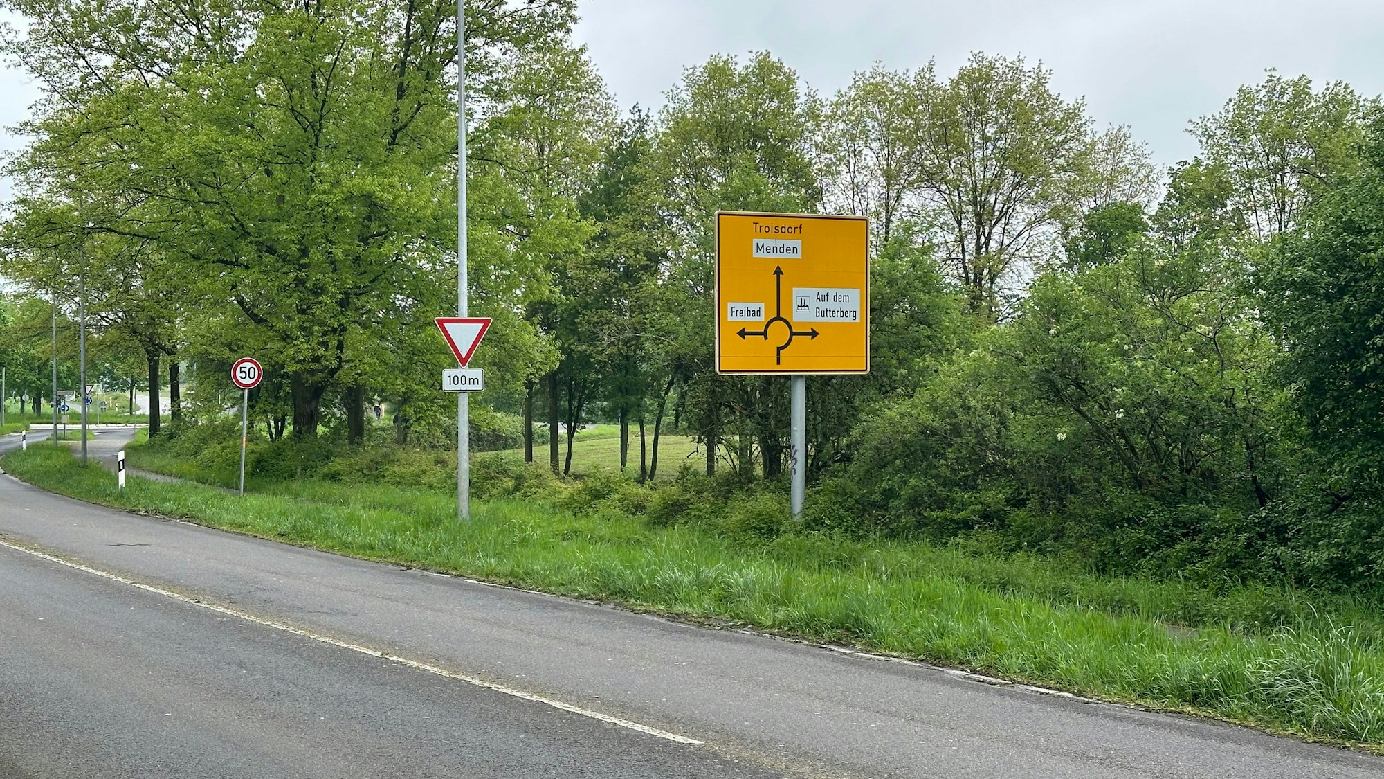 Noch steht auf dem Straßenschild der Hinweis Butterberg, bald soll dort DLR stehen.