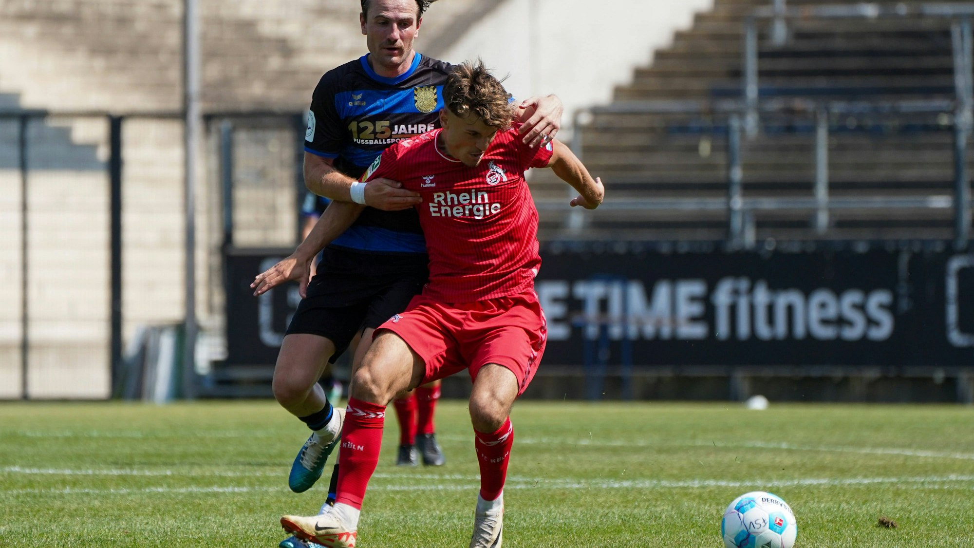 20.07.2024, xhfmx, Fussball Testspiel, FSV Frankfurt - 1.FC Köln U23 emspor, v.l. Cas Peters FSV Frankfurt, Marlon Becker 1. FC Köln U21, U 21 DFL/DFB REGULATIONS PROHIBIT ANY USE OF PHOTOGRAPHS as IMAGE SEQUENCES and/or QUASI-VIDEO Frankfurt am Main *** 20 07 2024, xhfmx, Fußball Testspiel, FSV Frankfurt 1 FC Köln U23 emspor, v l Cas Peters FSV Frankfurt , Marlon Becker 1 FC Köln U21 DFL DFB REGULATIONS PROHIBIT ANY USE OF PHOTOGRAPHS as IMAGE SEQUENCES and or QUASI VIDEO Frankfurt am Main