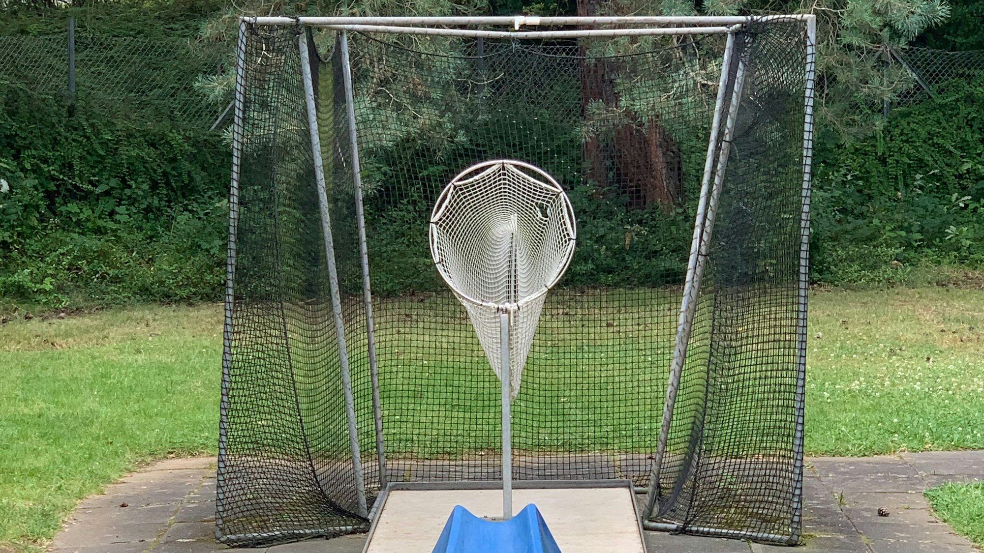 Ein schwerer Gegener mit Kampfspuren.