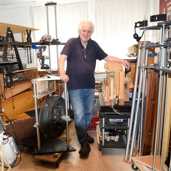 Gerhard Kern in seiner Werkstatt.