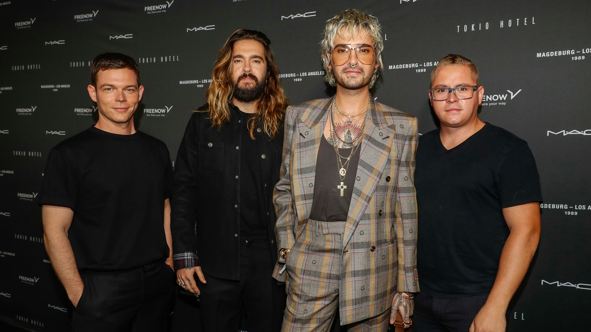Die vier Mitglieder von Tokio Hotel stehen posieren für ein Foto