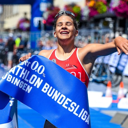 Die Siegerin in der Einzelwertung Frauen, Fanni Szalai, Absolute Teamsport KTT 01, 20, PUSCH DATA Team AST Suessen, 1. Bitburger 0,0 % Triathlon Bundesliga., Tuebingen, Saison 2024/2025, 21.07.2024, PUSCH DATA Team AST Suessen, 1. Bitburger 0,0 % Triathlon Bundesliga., Tuebingen, Saison 2024/2025, 21.07.2024, Tuebingen *** The winner in the womens individual classification, Fanni Szalai, Absolute Teamsport KTT 01, 20 , PUSCH DATA Team AST Suessen, 1 Bitburger 0.0 Triathlon Bundesliga , Tuebingen, season 2024 2025, 21 07 2024, PUSCH DATA Team AST Suessen, 1 Bitburger 0.0 Triathlon Bundesliga , Tuebingen, season 2024 2025, 21 07 2024, Tuebingen Copyright: xEibner-Pressefoto/AndreasxUlmerx EP_AUR