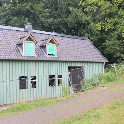 Das Foto zeigt ein 200 Jahre altes Haus, das jetzt im Freilichtmuseum Lindar steht.