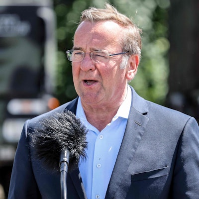 Verteidigungsminister Boris Pistorius lässt Kritik von Koalitionspartner FDP an seinem neuen Wehrdienstmodell nicht gelten.