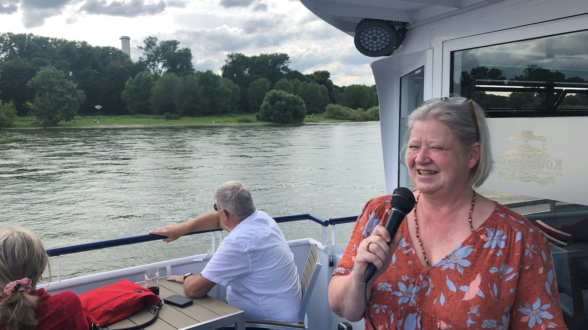 Tourguide Stephanie Jost plaudert durch die Hafengeschichte