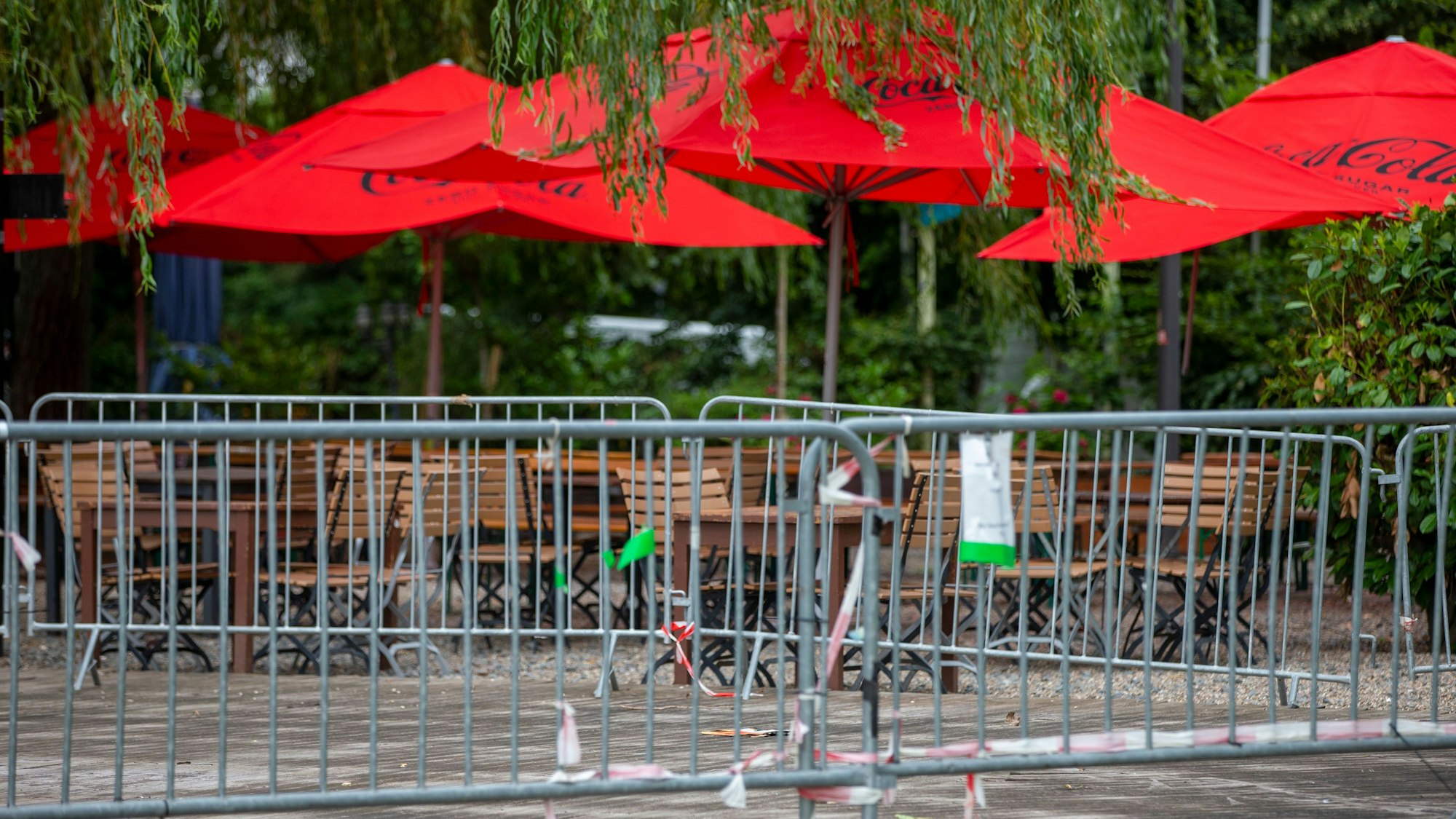 Zum Weglaufen: Geschlossene Gesellschaft im Biergarten.