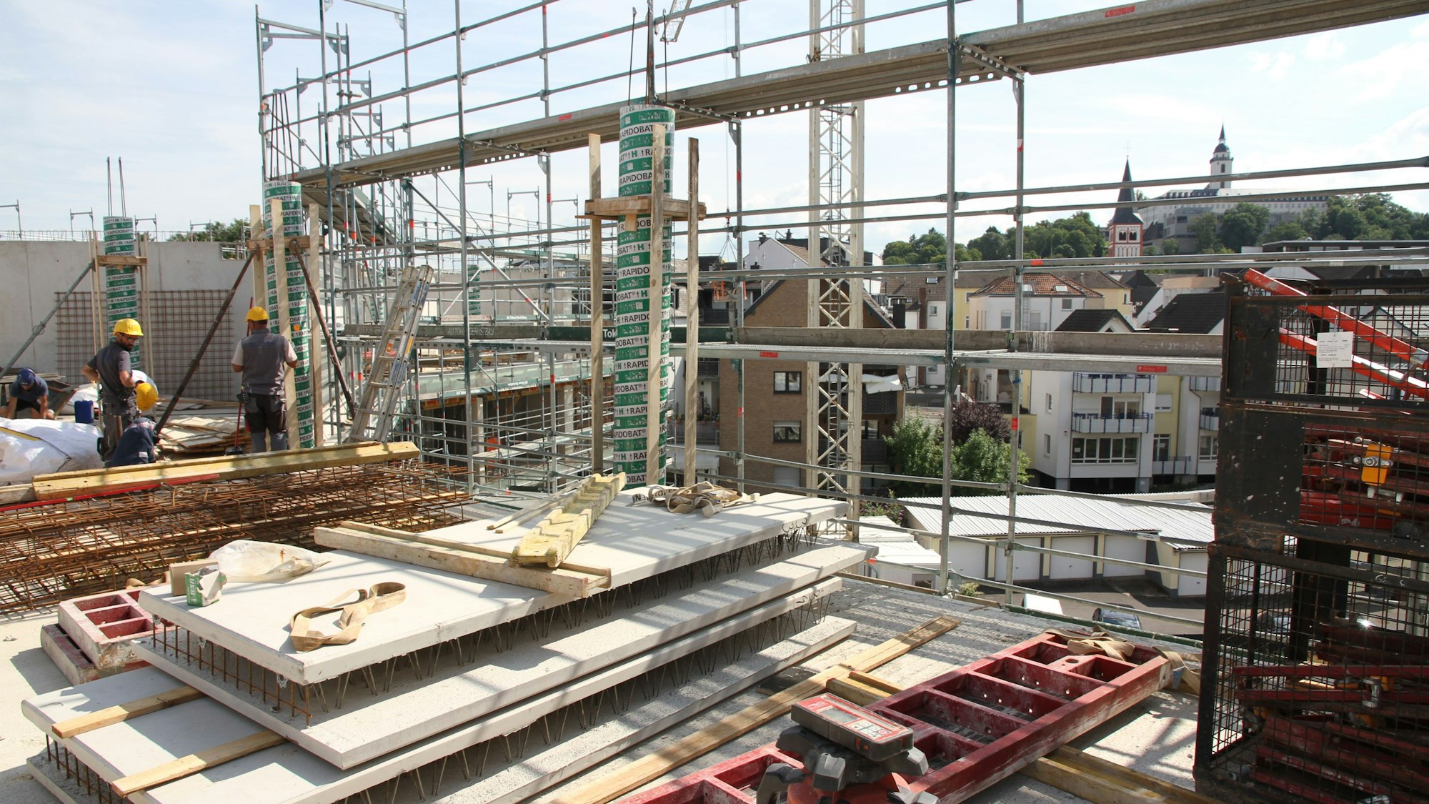 Blick auf die Etage eines Verwaltungsgebäudes im Rohbau