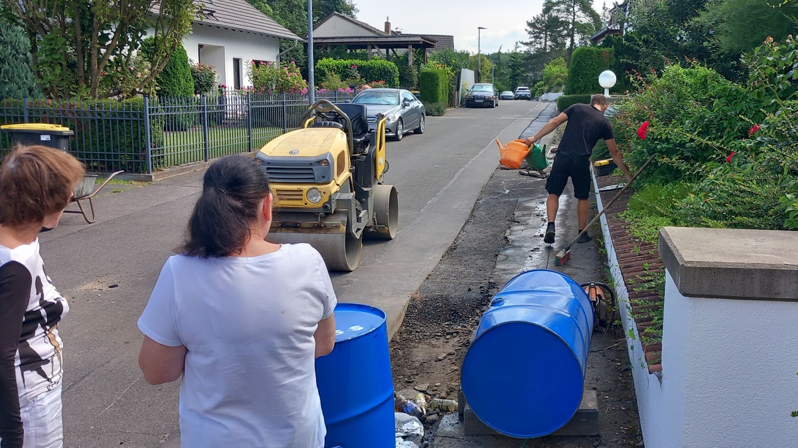 Anwohner wundern sich Auf dem Reeg in Pech über die Arbeiten zum Glasfaserausbau