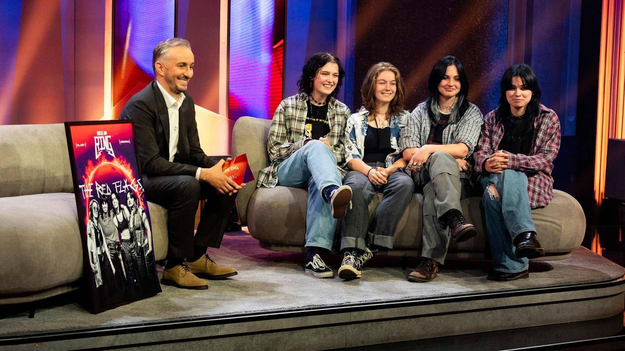 The Red Flags in der TV-Show „Lass dich überwachen“ von Jan Böhmermann