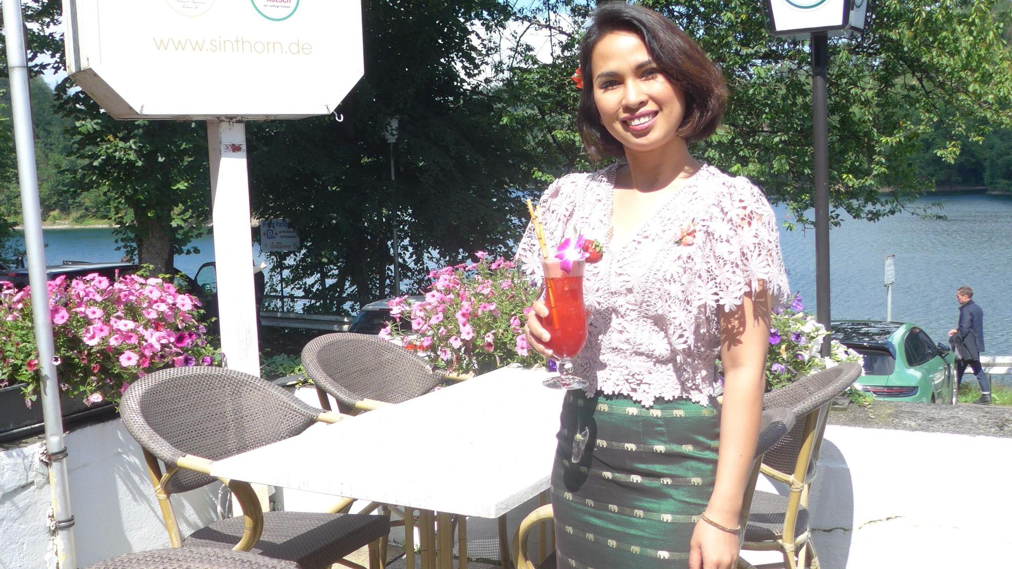 Jintana Yodkam und ihr Team verwöhnen die Gäste mit thailändischen Spezialitäten und Cocktails.