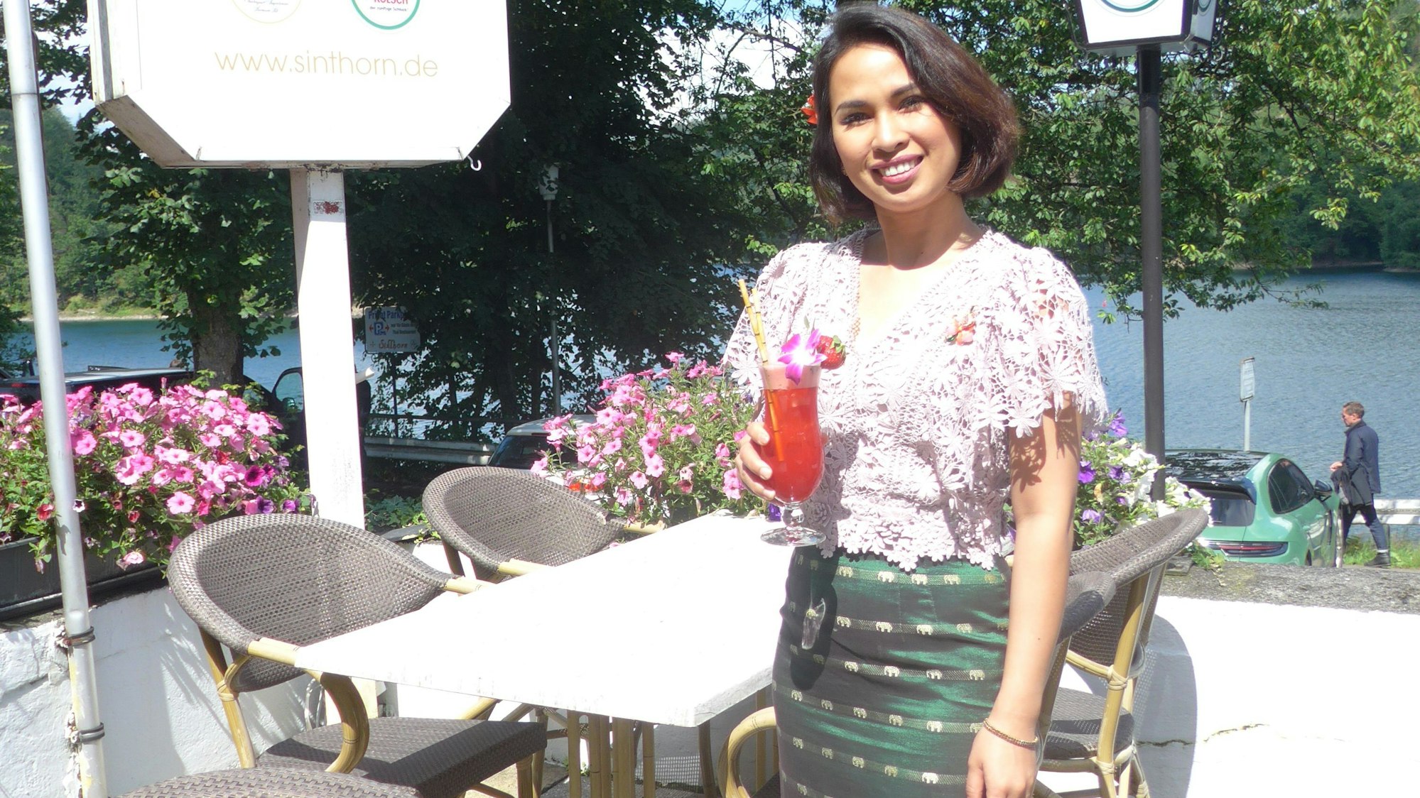 Jintana Yodkam und ihr Team verwöhnen die Gäste mit thailändischen Spezialitäten und Cocktails.