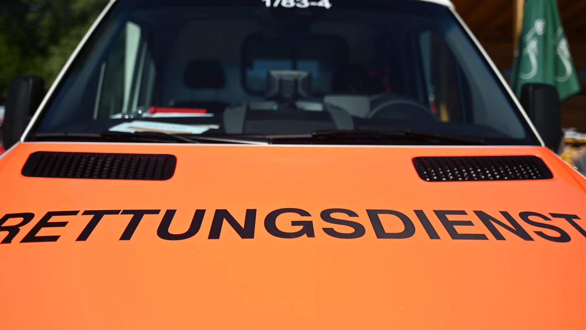 Das Bild zeigt einen Wagen des Rettungsdienstes.