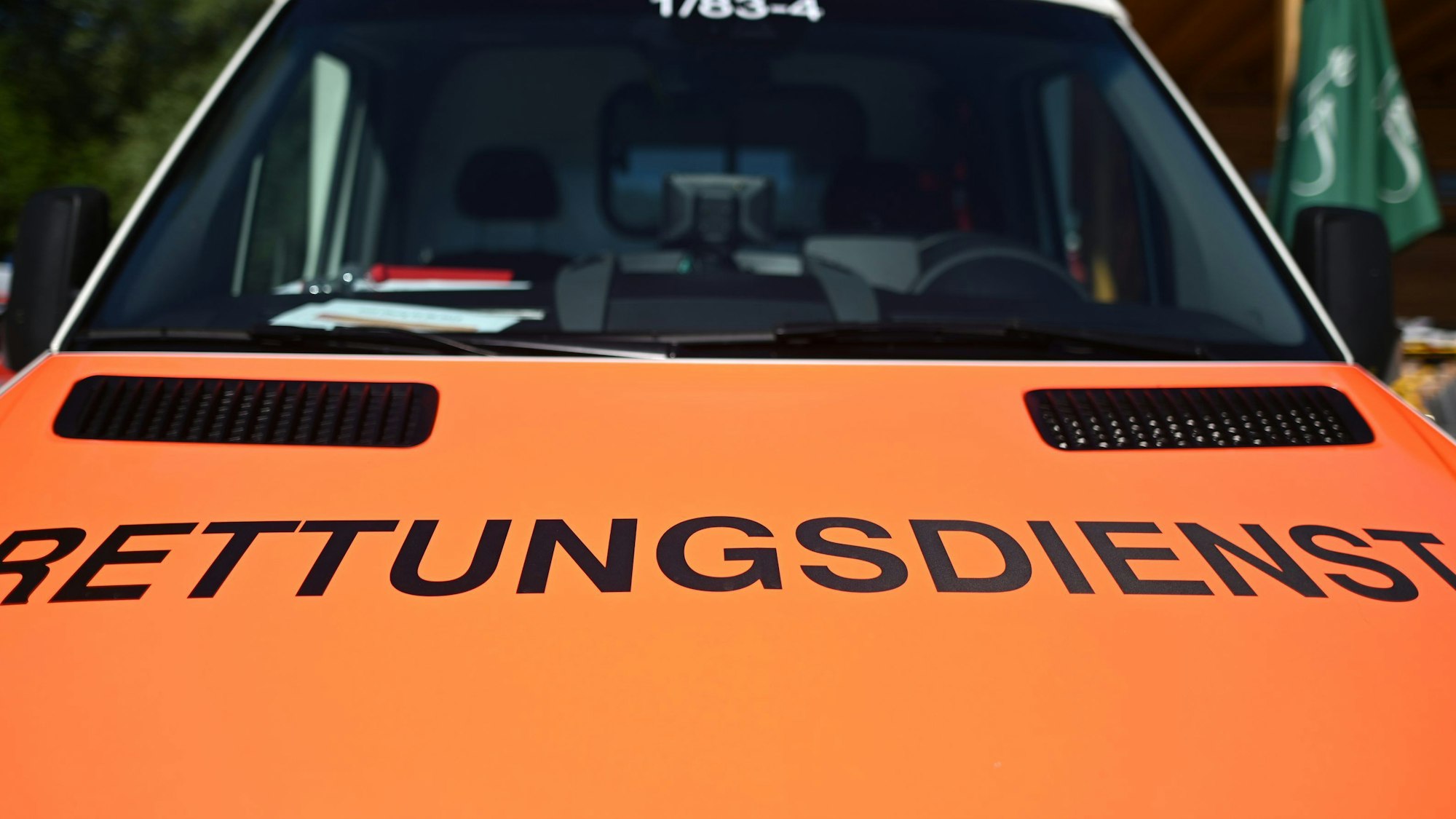 Das Bild zeigt einen Wagen des Rettungsdienstes.