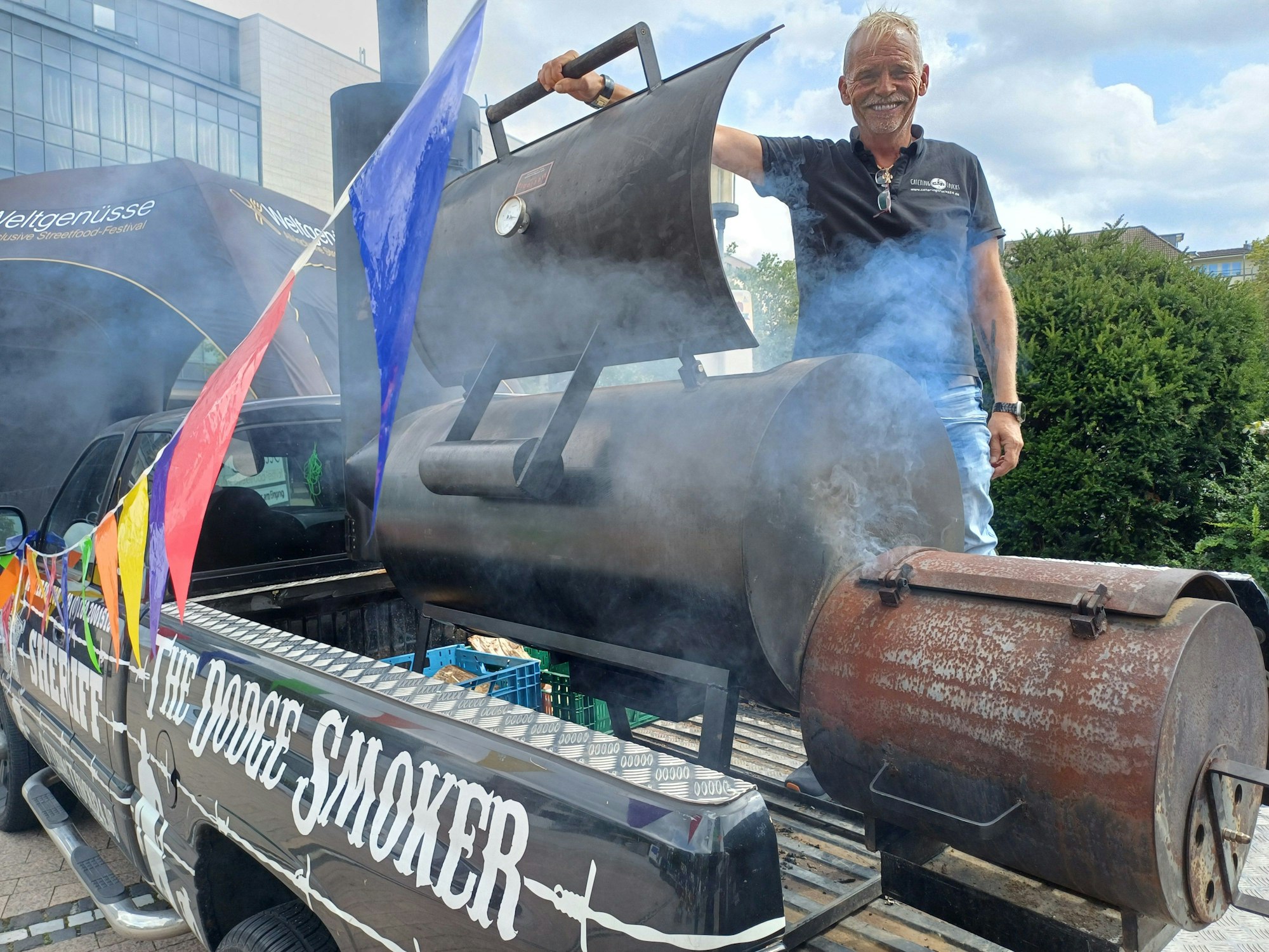 Beim „Dodge Smoker“ gibt es Grillfleisch von der Lade eines Pick-Ups.