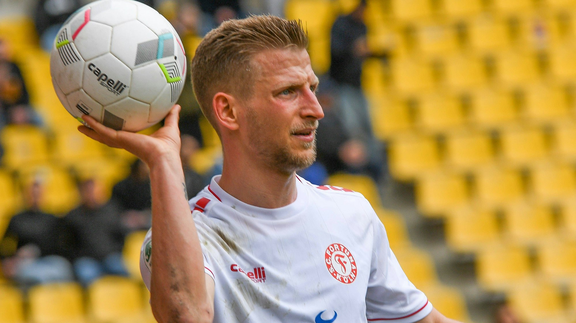 Dominik Ernst Fortuna Köln, 2 beim Einwurf, Porträt, Portrait, 30.03.2024, Aachen Deutschland, Fussball, Regionalliga West, Alemannia Aachen - Fortuna Köln *** Dominik Ernst Fortuna Köln, 2 on throw-in, Portrait, Portrait, 30 03 2024, Aachen Germany , Football, Regionalliga West, Alemannia Aachen Fortuna Köln xmhx