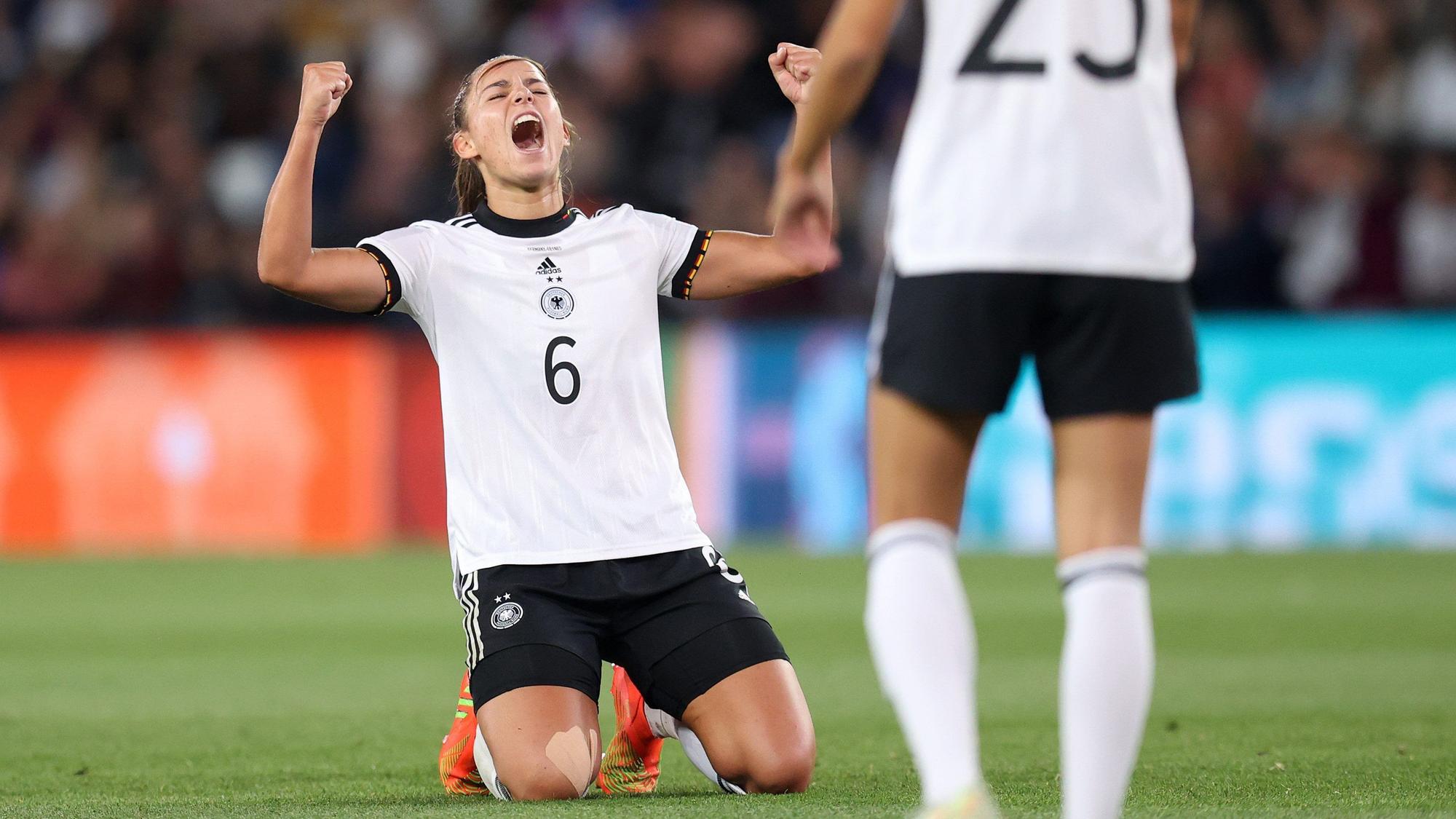 Lena Oberdorf jubelt im Halbfinale der Europameisterschaft 2022. (Archivbild)
