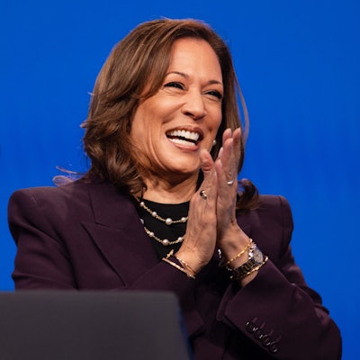 Bühne frei für Vizepräsidentin Kamala Harris.