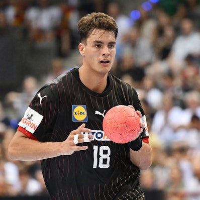 Deutschlands Handballer Julian Köster in Aktion.