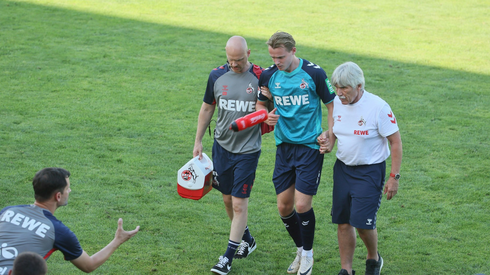 Verdrehte sich das linke Knie: Der erst kurz zuvor eingewechselte Jacob Christensen.