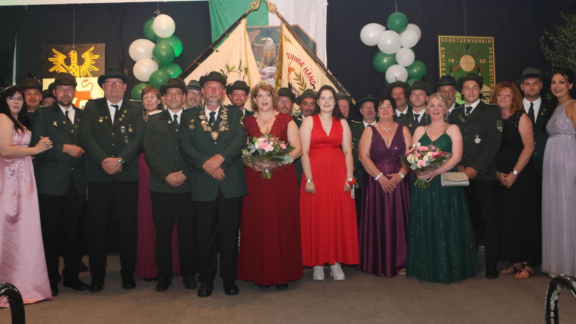 Das Foto zeigt den Schützenverein Einigkeit Wildberg mit Königspaar Karl-Heinz und Manuela Reidl.