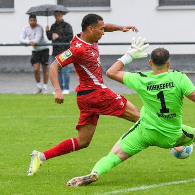 v.li.: Oliver Schmitt FC Köln II, 7, Kevin Jackmuth FC Hohkeppel, 1 Zweikampf, Duell, duel, tackle, tackling, Dynamik, Action, Aktion, , 27.07.2024, Jülich Deutschland, Fussball, Regionalloga West, FC Eintracht Hohkeppel - 1. FC Köln II *** v li Oliver Schmitt FC Köln II, 7 , Kevin Jackmuth FC Hohkeppel, 1 duel, duel, tackle, tackling, dynamics, action, action, , 27 07 2024, Jülich Germany , Football, Regionalloga West, FC Eintracht Hohkeppel 1 FC Köln II xmhx