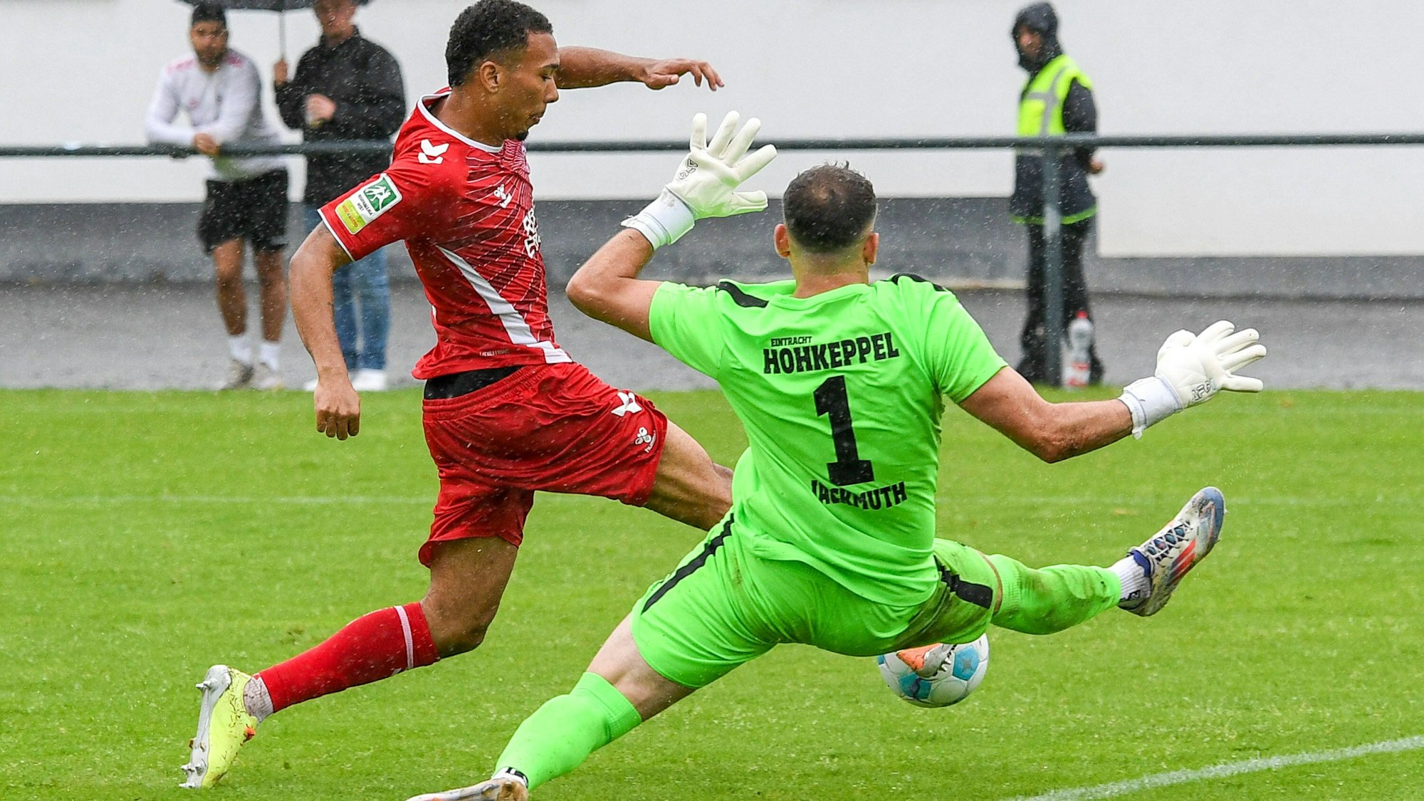v.li.: Oliver Schmitt FC Köln II, 7, Kevin Jackmuth FC Hohkeppel, 1 Zweikampf, Duell, duel, tackle, tackling, Dynamik, Action, Aktion, , 27.07.2024, Jülich Deutschland, Fussball, Regionalloga West, FC Eintracht Hohkeppel - 1. FC Köln II *** v li Oliver Schmitt FC Köln II, 7 , Kevin Jackmuth FC Hohkeppel, 1 duel, duel, tackle, tackling, dynamics, action, action, , 27 07 2024, Jülich Germany , Football, Regionalloga West, FC Eintracht Hohkeppel 1 FC Köln II xmhx