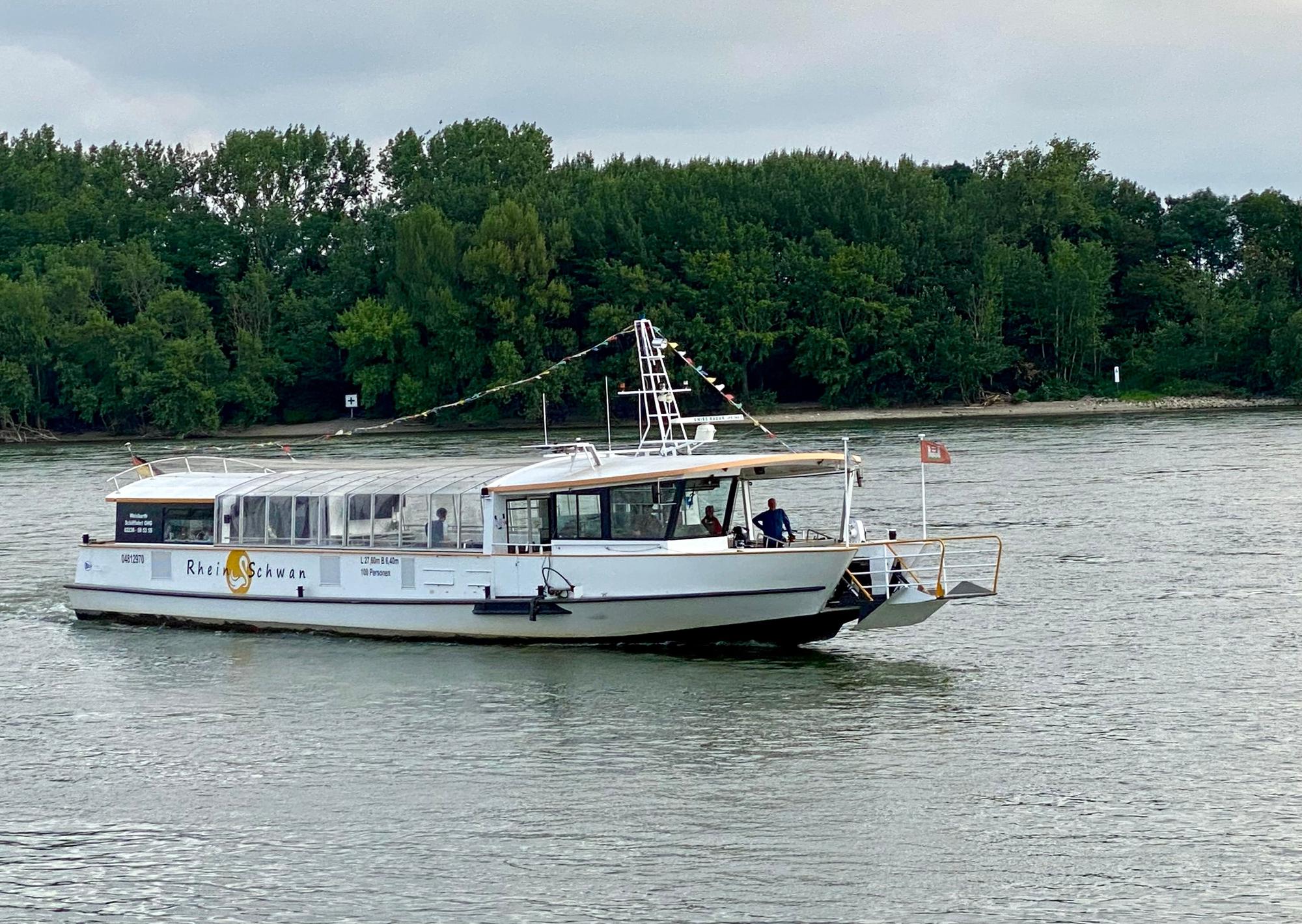 Das Bild zeigt die Fähre Rheinschwan.